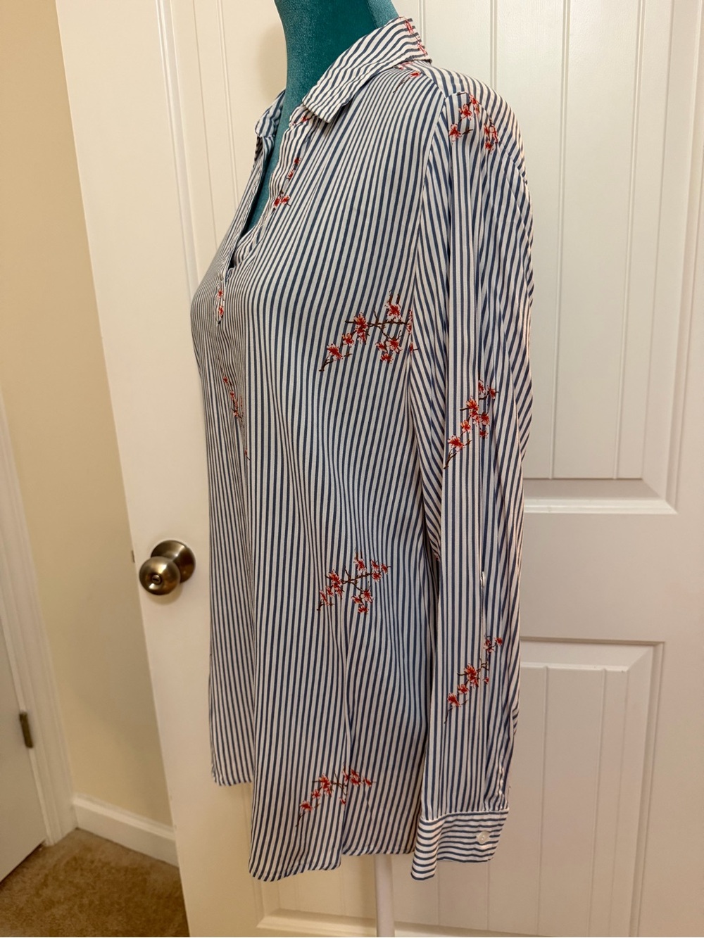 Chico's Blue & White Stripes with Red Cherry Blossom Long Sleeve Top Sz 2R (12R) - Picture 5 of 17